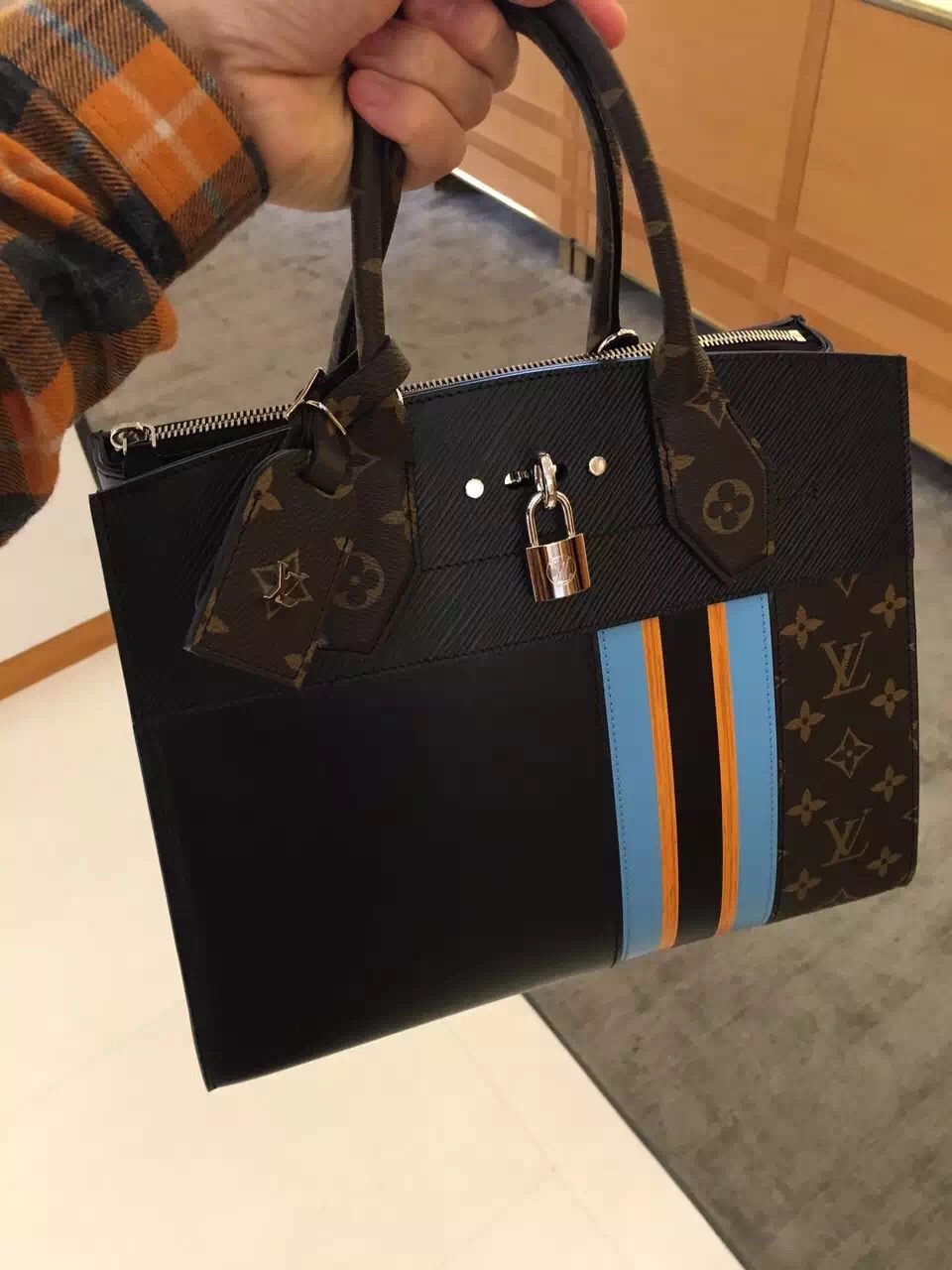 Authentic Louis Vuitton City Steamer MM Covetable Bag M42526